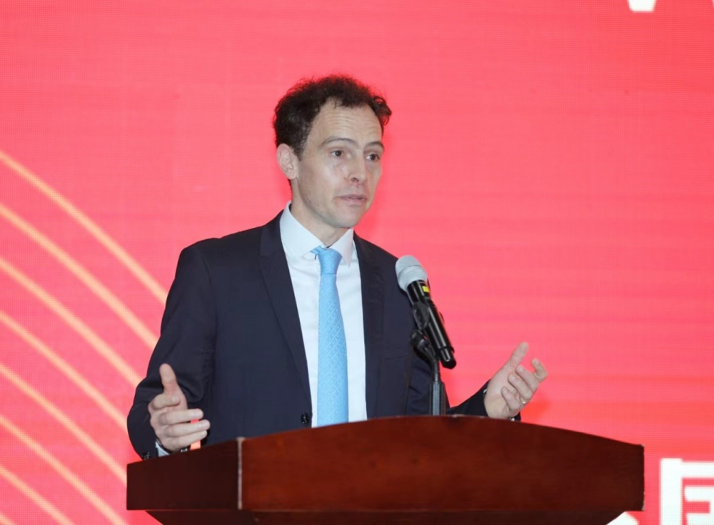 法國圣戈班亞太地區(qū)CEO韋博立先生發(fā)表致辭。